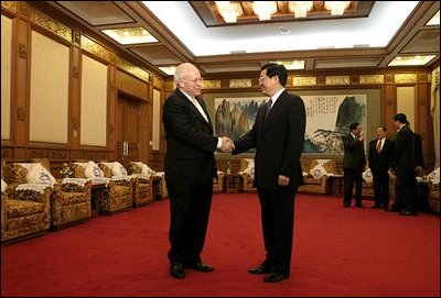 Vice President Cheney meets with Chinese President China Hu Jintao at the Diaoyutai state guesthouse in Beijing April 14, 2004. 