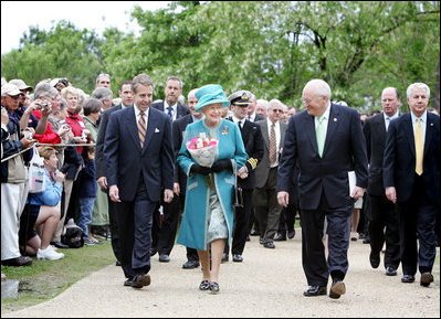 Vice President Dick Cheney accompanies Her Majesty Queen Elizabeth II of England Friday, May 4, 2007, on a tour of Jamestown Settlement in Williamsburg, Virginia. The Queen's visit comes during the 400th anniversary celebrations at Jamestown, the first permanent English settlement in North America.