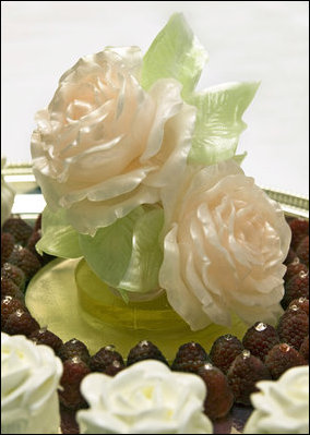 White House Pastry Chef Bill Yosses created a Rose Blossom of sugar for the State Dinner dessert. Comprised of white cake with fluffy 7-minute frosting, it is served with warm chocolate sauce and raspberries on a platter with and an English rose. White House photo by Lynden Steele